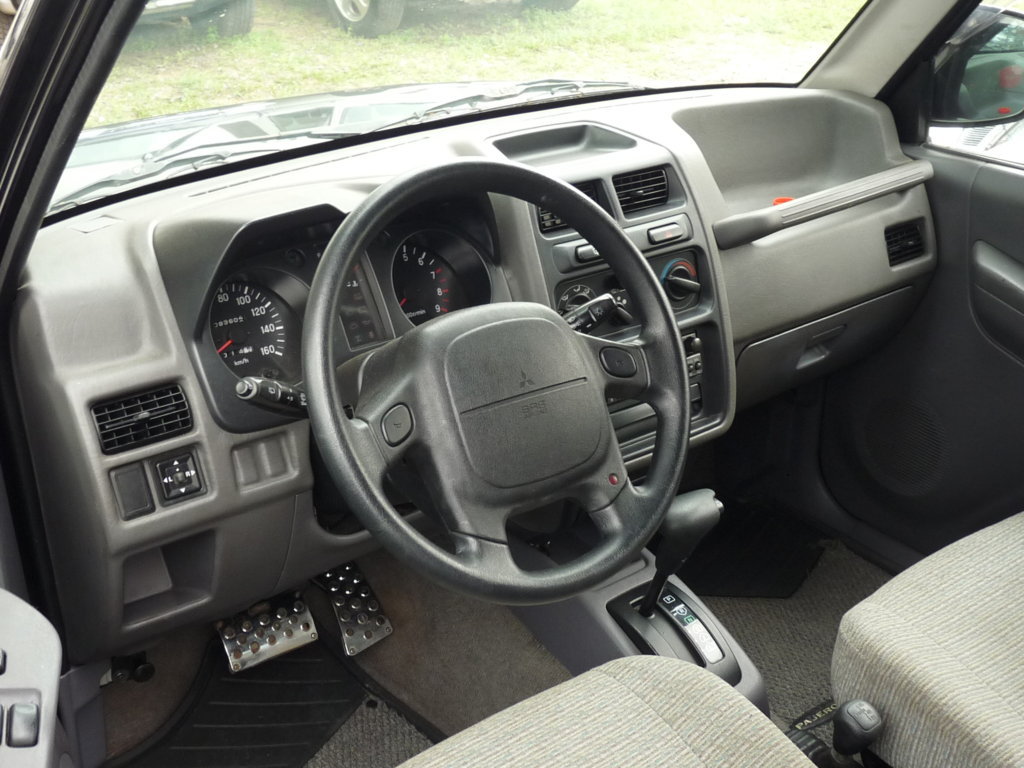 Mitsubishi Pajero technical specifications and fuel economy